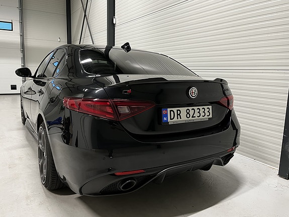Alfa Romeo Giulia 19 of 20