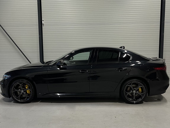 Alfa Romeo Giulia 14 of 20