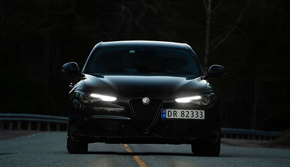 Alfa Romeo Giulia 2 of 20