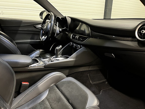 Alfa Romeo Giulia 9 of 20