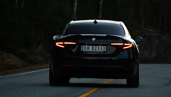 Alfa Romeo Giulia 3 of 20