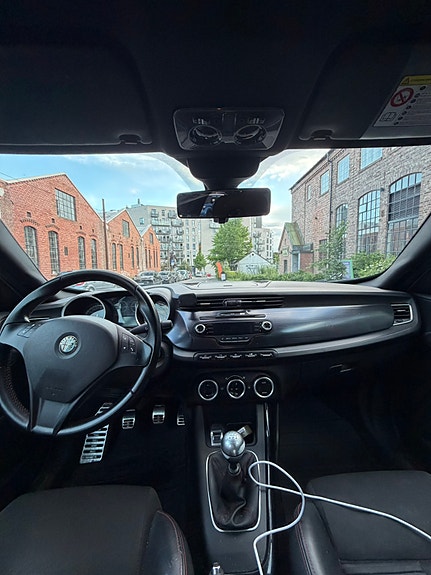 Alfa Romeo Giulietta 2 of 7