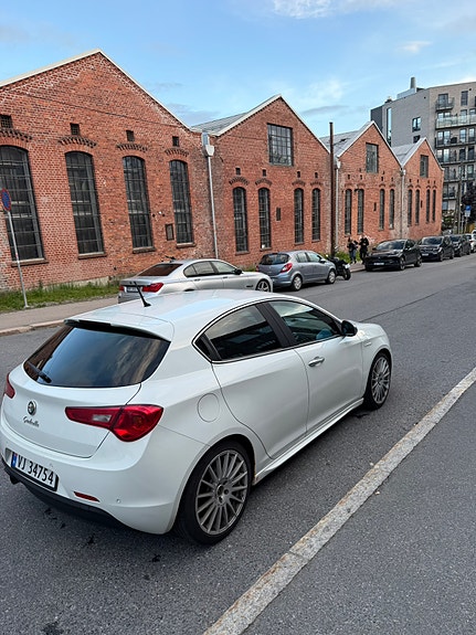 Alfa Romeo Giulietta 3 of 7