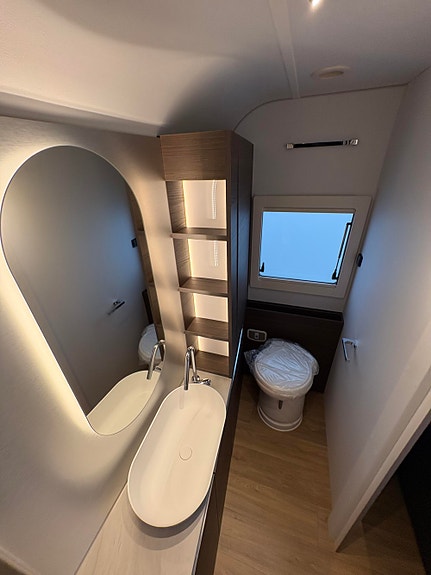 Adria Alpina 663HT / NYHET / ROMSLIG VOGN / STORT BAD BAK / CITY VANN! 29 of 30
