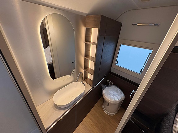 Adria Alpina 663HT / NYHET / ROMSLIG VOGN / STORT BAD BAK / CITY VANN! 28 of 30