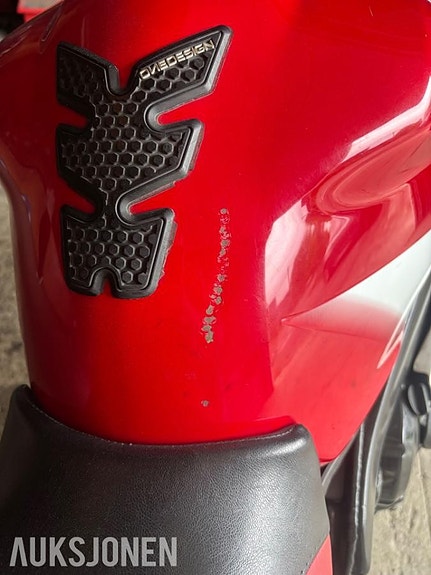 Yamaha YZF-R1 9 of 14