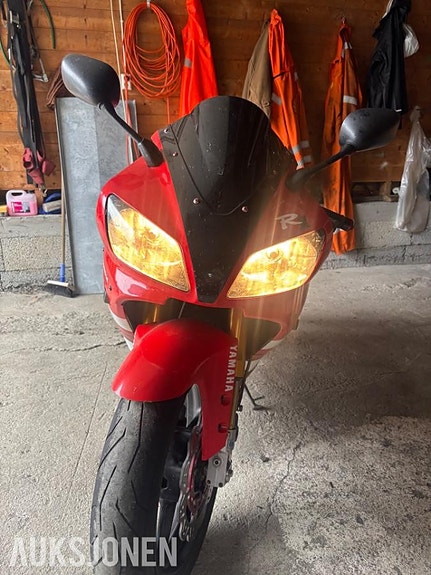 Yamaha YZF-R1 2 of 14