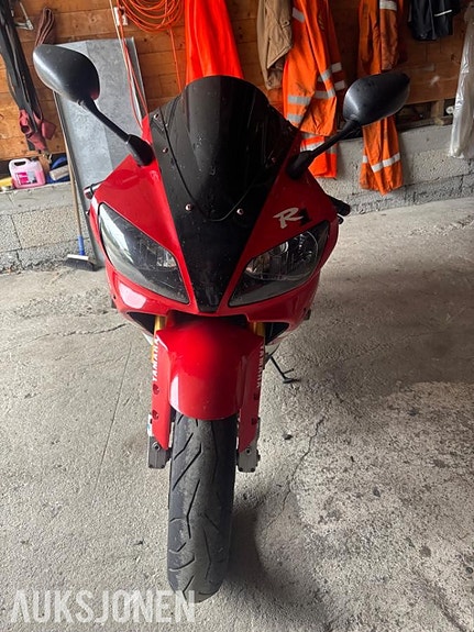 Yamaha YZF-R1 3 of 14