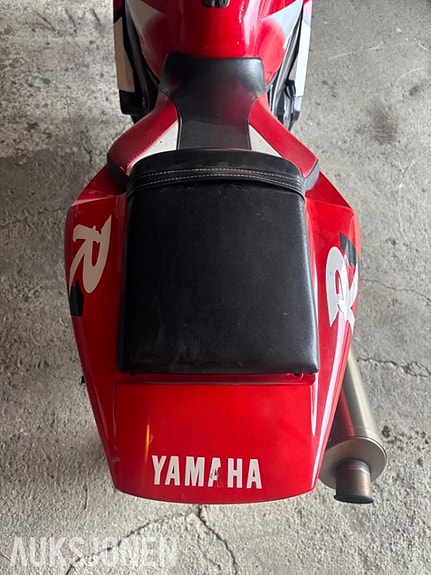 Yamaha YZF-R1 4 of 14