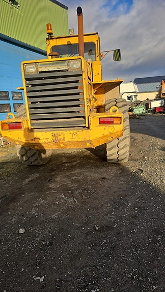 Volvo L90 2 of 10