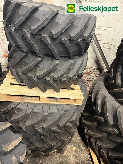 Trelleborg Dekksett. 540/65R24 - 600/65R38 MT800 2 of 3