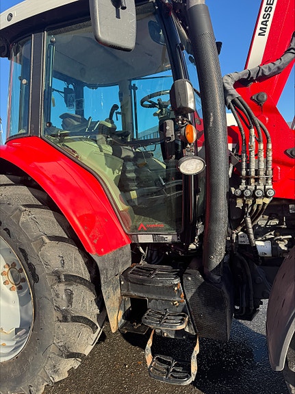 Massey Ferguson 5612 6 of 14