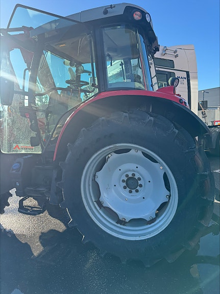 Massey Ferguson 5612 9 of 14