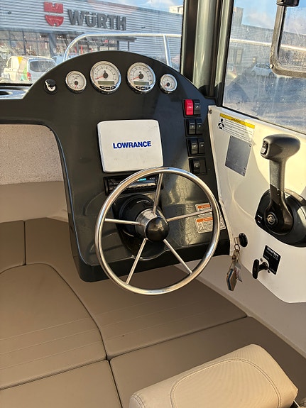Quicksilver 675 PILOTHOUSE med 125 Mercury Optimax 8 of 17