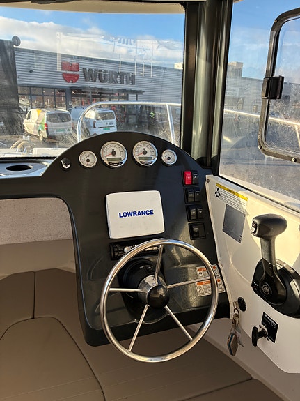 Quicksilver 675 PILOTHOUSE med 125 Mercury Optimax 10 of 17