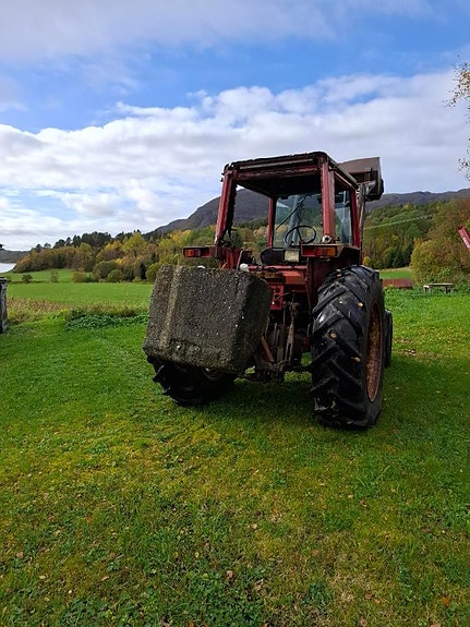Massey Ferguson traktor m/ Bergsjö frontlaster og skuffe 3 of 6