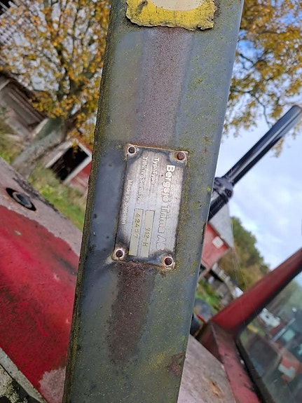 Massey Ferguson traktor m/ Bergsjö frontlaster og skuffe 5 of 6