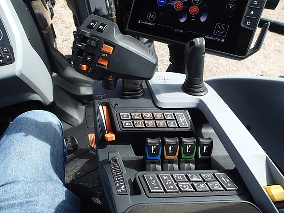Valtra G135V 24 of 27