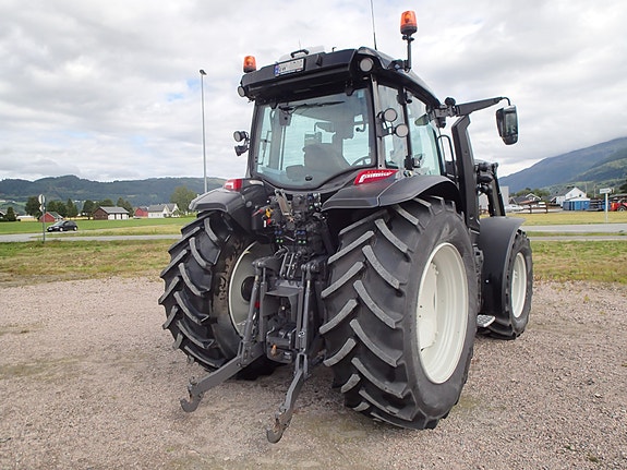 Valtra G135V 9 of 27