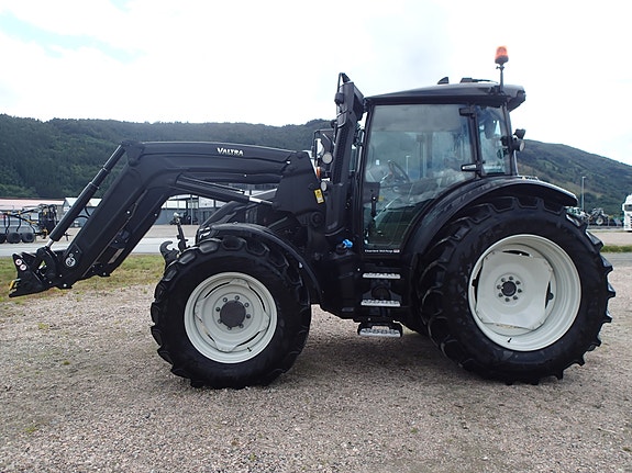 Valtra G135V 3 of 27