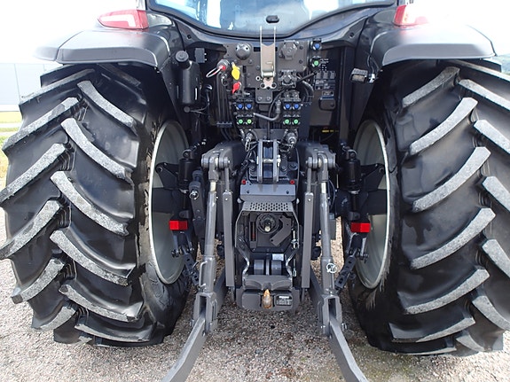 Valtra G135V 12 of 27
