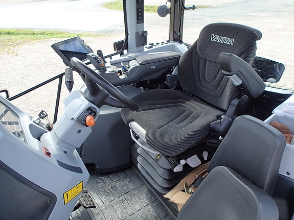 Valtra G135V 20 of 27