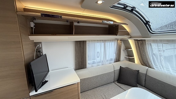 Adria ADORA 593 UK Godt utstyrt. Alde, Mover, sykkelstativ, micro, formsydd teppe og Caravanstore Zip med veggar. 16 of 30