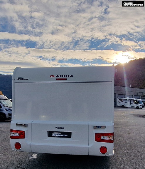 Adria ADORA 593 UK Godt utstyrt. Alde, Mover, sykkelstativ, micro, formsydd teppe og Caravanstore Zip med veggar. 6 of 30