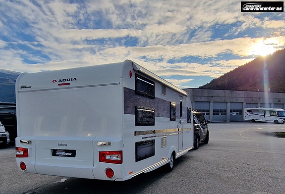 Adria ADORA 593 UK Godt utstyrt. Alde, Mover, sykkelstativ, micro, formsydd teppe og Caravanstore Zip med veggar. 5 of 30