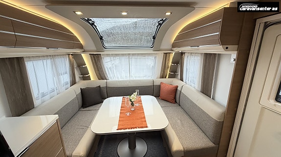 Adria ADORA 593 UK Godt utstyrt. Alde, Mover, sykkelstativ, micro, formsydd teppe og Caravanstore Zip med veggar. 10 of 30
