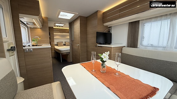 Adria ADORA 593 UK Godt utstyrt. Alde, Mover, sykkelstativ, micro, formsydd teppe og Caravanstore Zip med veggar. 21 of 30
