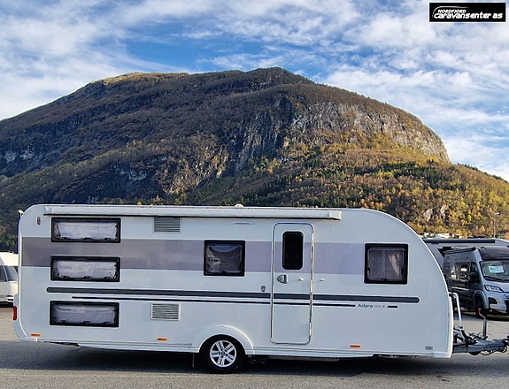 Adria ADORA 593 UK Godt utstyrt. Alde, Mover, sykkelstativ, micro, formsydd teppe og Caravanstore Zip med veggar. 4 of 30
