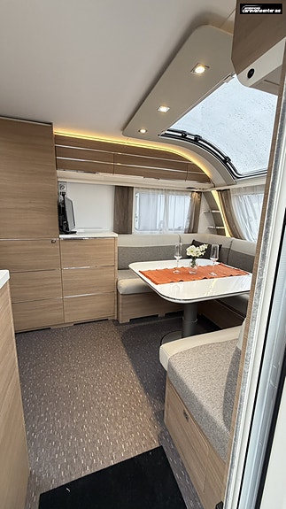 Adria ADORA 593 UK Godt utstyrt. Alde, Mover, sykkelstativ, micro, formsydd teppe og Caravanstore Zip med veggar. 8 of 30