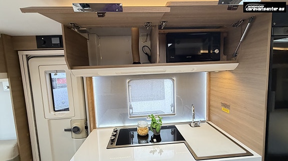 Adria ADORA 593 UK Godt utstyrt. Alde, Mover, sykkelstativ, micro, formsydd teppe og Caravanstore Zip med veggar. 29 of 30