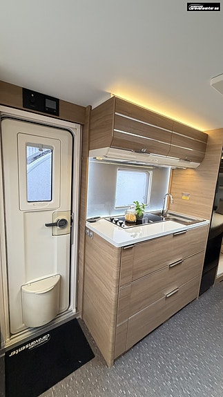 Adria ADORA 593 UK Godt utstyrt. Alde, Mover, sykkelstativ, micro, formsydd teppe og Caravanstore Zip med veggar. 25 of 30