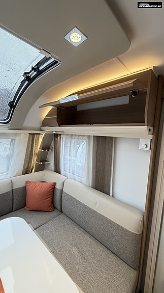 Adria ADORA 593 UK Godt utstyrt. Alde, Mover, sykkelstativ, micro, formsydd teppe og Caravanstore Zip med veggar. 14 of 30