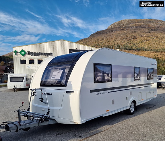 Adria ADORA 593 UK Godt utstyrt. Alde, Mover, sykkelstativ, micro, formsydd teppe og Caravanstore Zip med veggar. 2 of 30