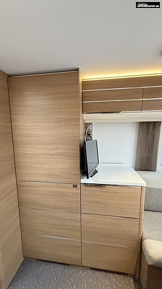 Adria ADORA 593 UK Godt utstyrt. Alde, Mover, sykkelstativ, micro, formsydd teppe og Caravanstore Zip med veggar. 22 of 30