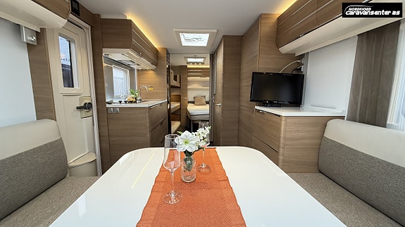 Adria ADORA 593 UK Godt utstyrt. Alde, Mover, sykkelstativ, micro, formsydd teppe og Caravanstore Zip med veggar. 20 of 30