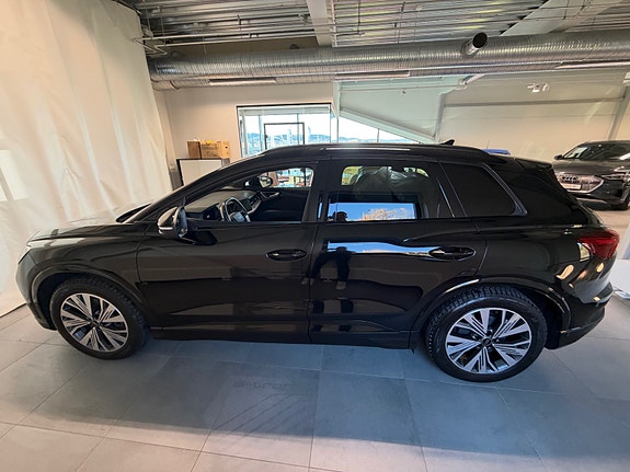 Audi Q4 e-tron 3 of 17