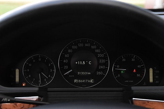 Mercedes-Benz E 200 d 12 of 16