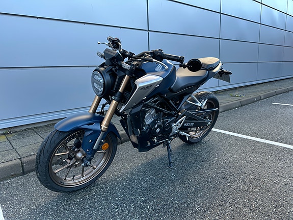 Honda CB 125 R 3 of 7