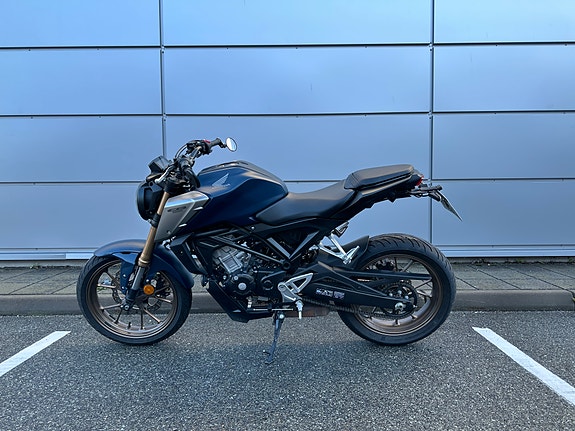 Honda CB 125 R 4 of 7