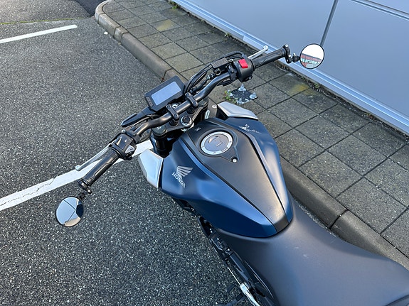 Honda CB 125 R 7 of 7