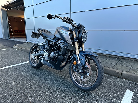 Honda CB 125 R 2 of 7
