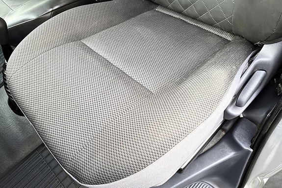 Toyota HiAce 12 of 20
