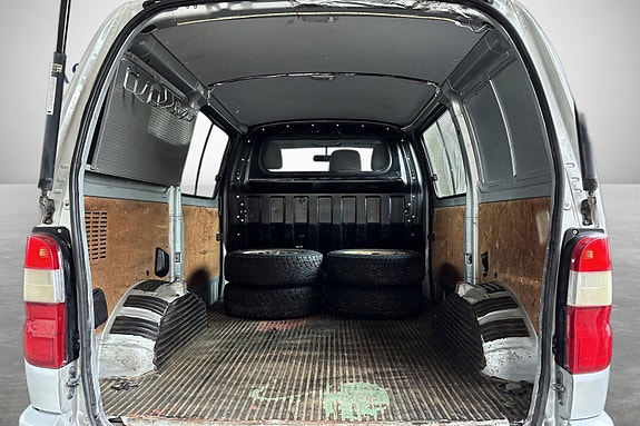 Toyota HiAce 18 of 20