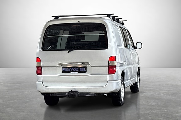 Toyota HiAce 7 of 20