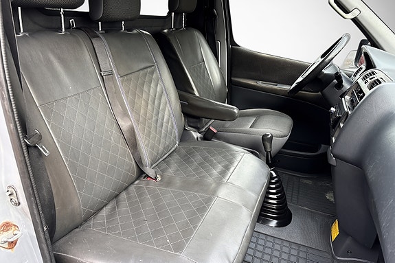 Toyota HiAce 15 of 20