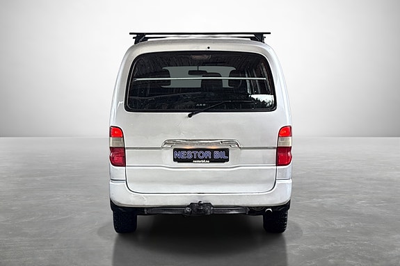Toyota HiAce 6 of 20